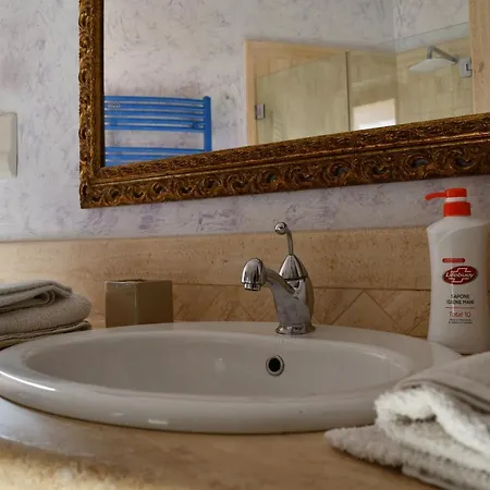 Le Casette Di Lu Bed & Breakfast 4*